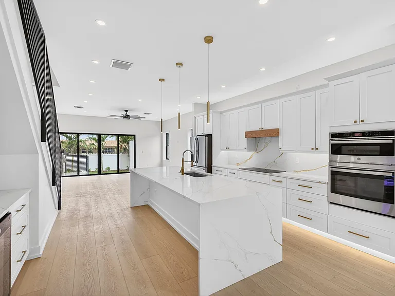 507 SW 11th St — Photo 10