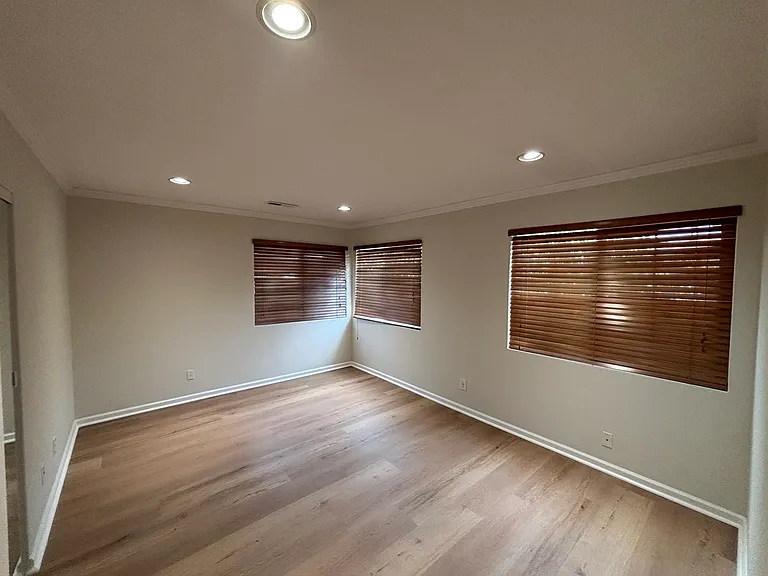 1637 Garnet Ln — Photo 11