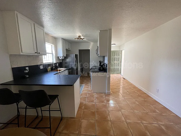 520 Ortiz Dr NE — Photo 7