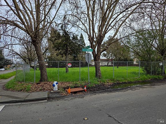 3rd image of 1650 W Steele Lane