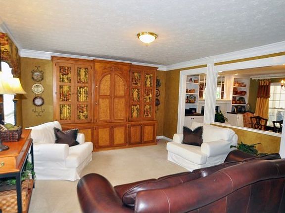 2nd image of 2582 Meadowglen Trl