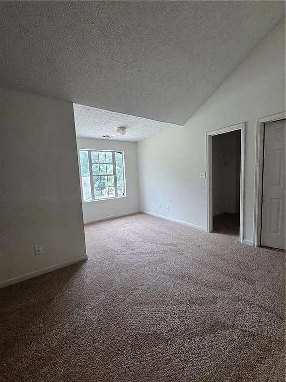 3 bed, 2.0 bath, 1188 sqft, $1,749 — Photo 2
