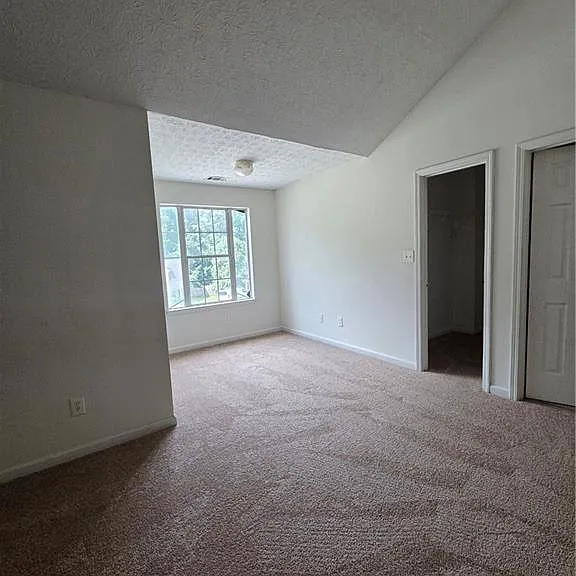 975 Windwood Ct — Photo 2