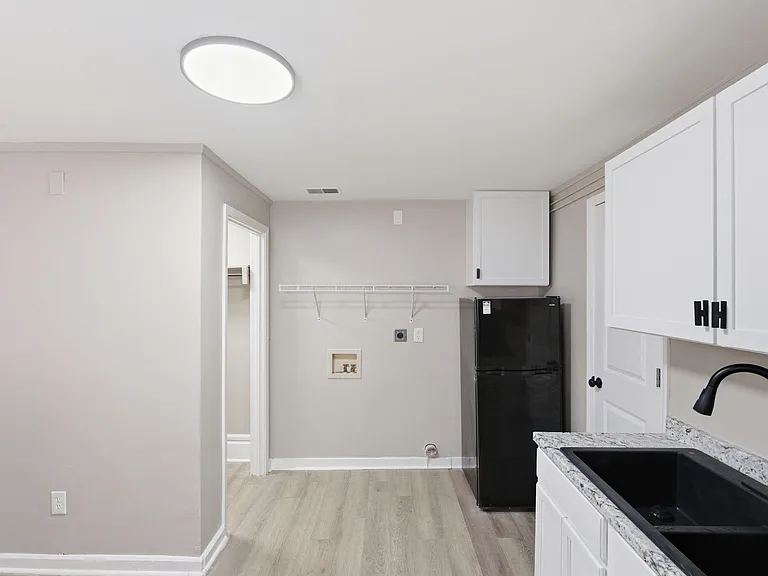 308 E 7th St #1 — Photo 12