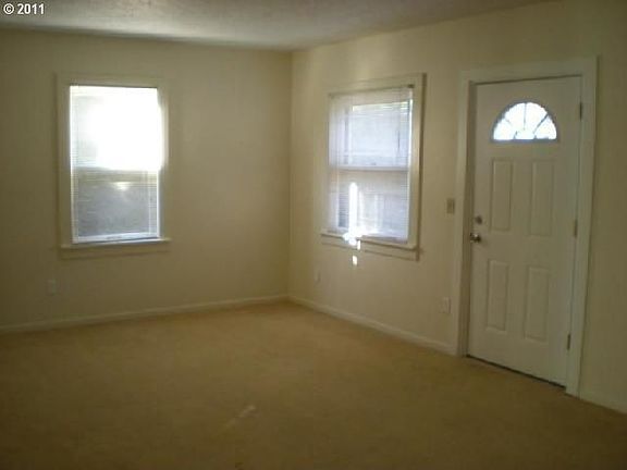 3rd image of 402 SE 75th Ave