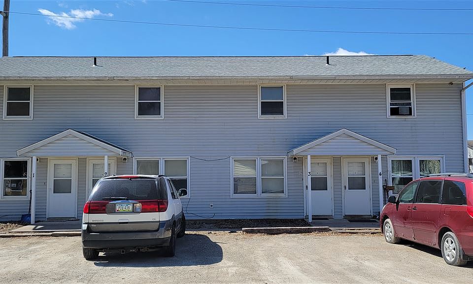 1st image of 695 W Pine St