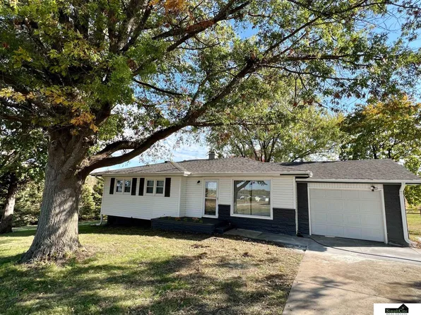 464 N 13th St, Tecumseh, NE 68450