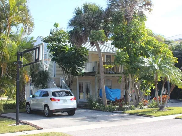 7107 Holmes Blvd, Holmes Beach, FL 34217