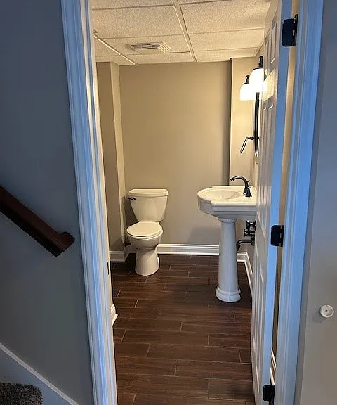 1827 Sussex Ct — Photo 6