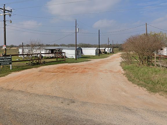 3rd image of 104 Country Living Ln