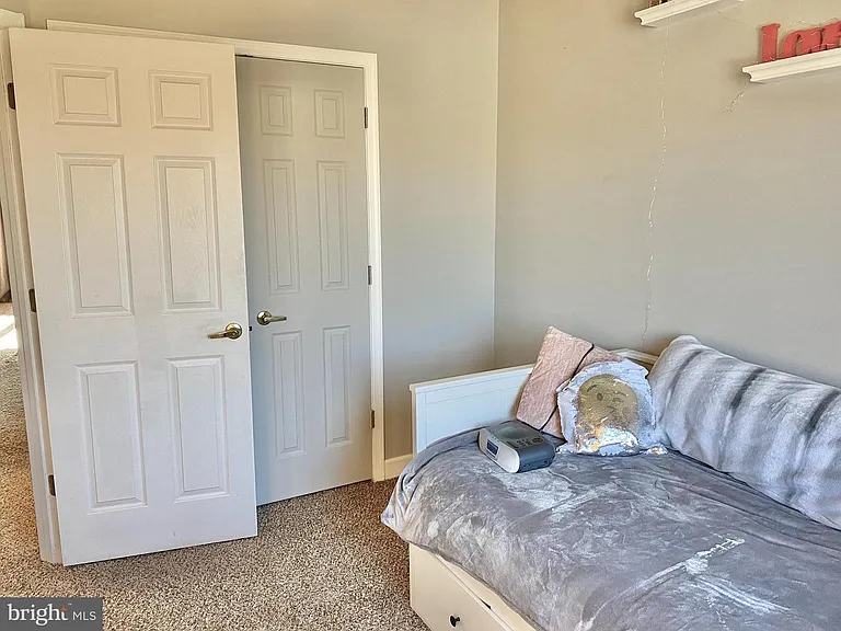 55 Taverngreen Ct — Photo 25