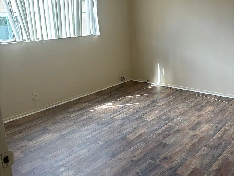 6930 Fulton Ave — Photo 9
