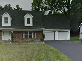 9 Rolling Wood Dr, Trumbull, CT 06611