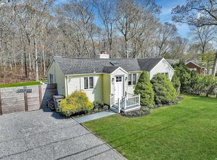 39 Foster Ave, Hampton Bays, NY 11946