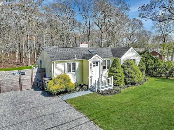 39 Foster Avenue, Hampton Bays, NY 11946