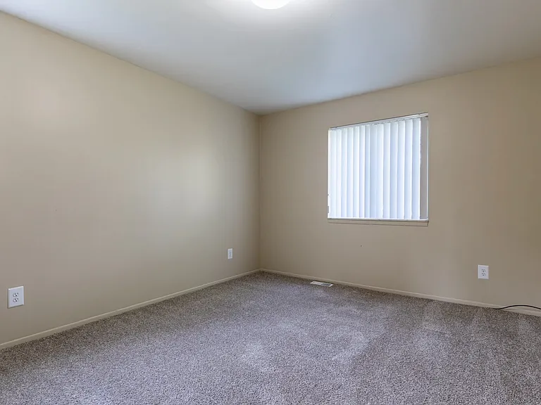 Gibraltar Pointe Apartments — Photo 21