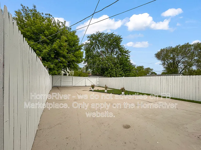 10046 S Perry Ave — Photo 28