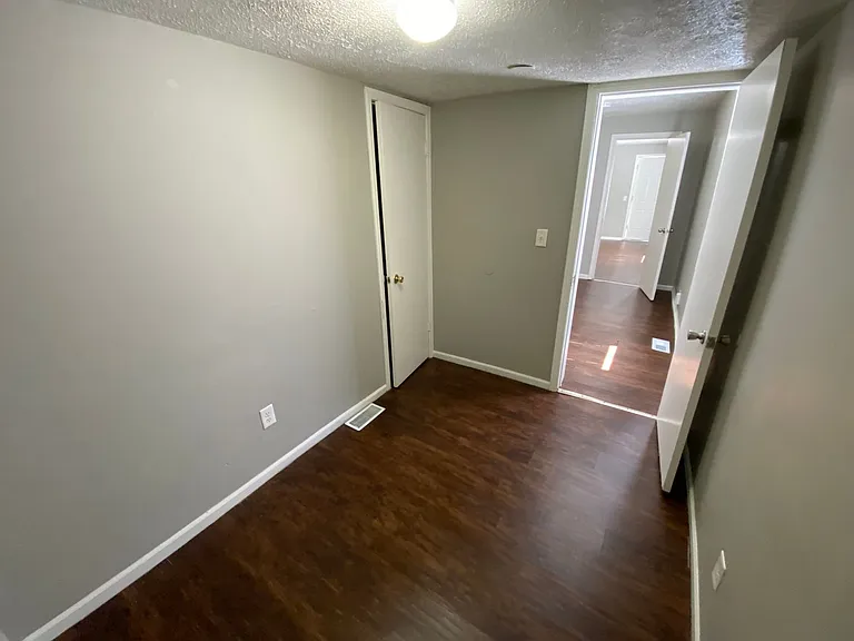 556 N Clay St — Photo 6