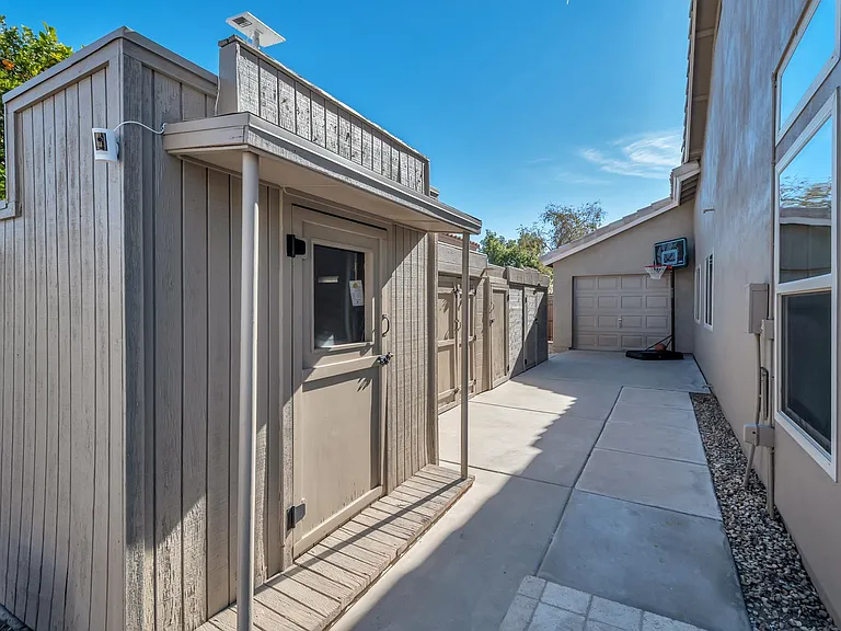 2072 W Harrison St — Photo 23
