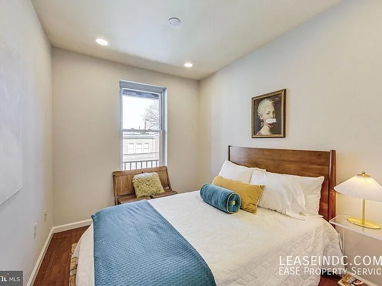 535 Gresham Pl NW — Photo 19
