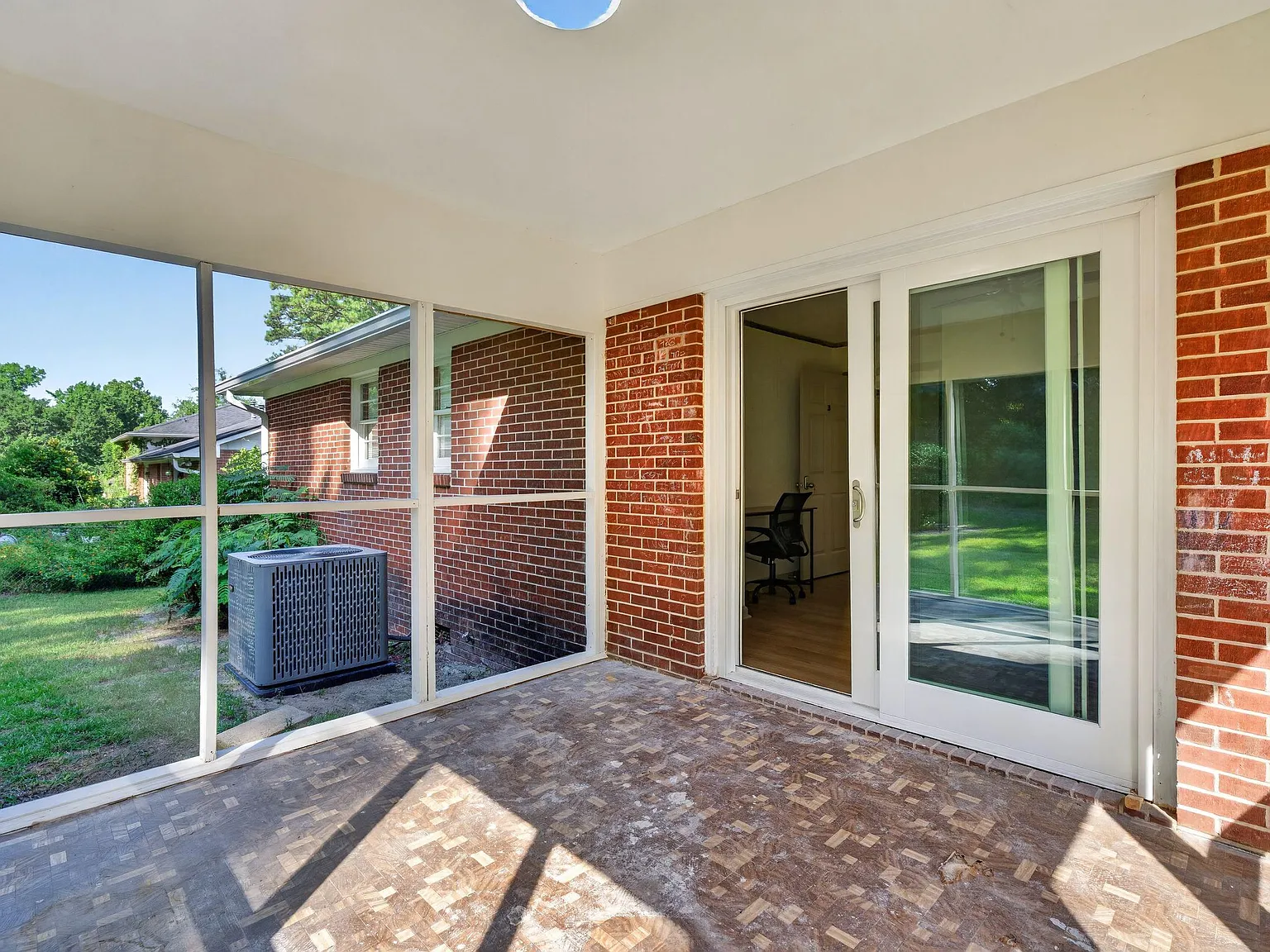4 bed, 2.5 bath, 1672 sqft, $680 — Photo 3