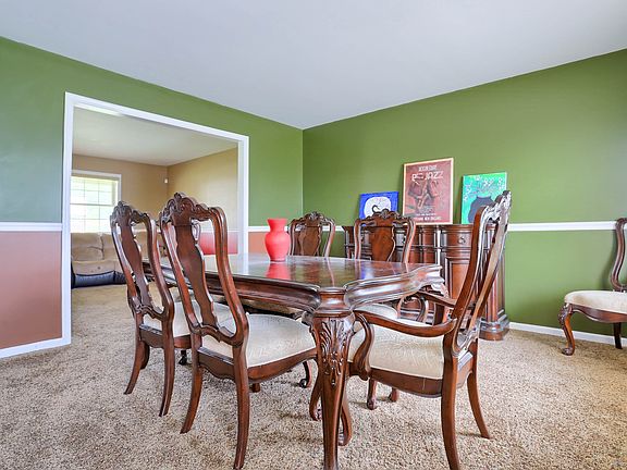 Formal Dining - Chair rail