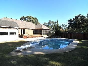5th image of 405 Sierra Dr