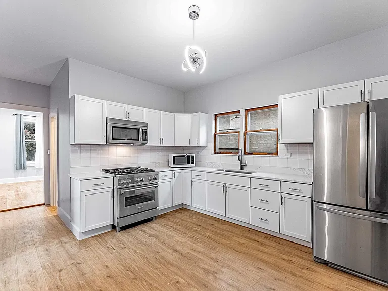 1330 Ridgeland Ave — Photo 10