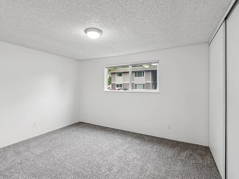 Sequoia Apartments — Photo 9