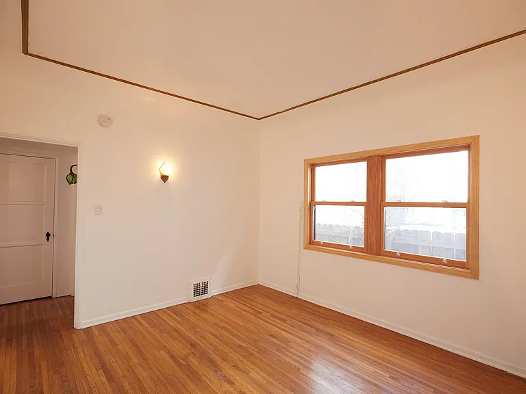 337 N Heliotrope Dr — Photo 10