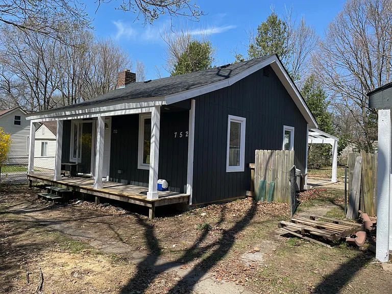 752 Brushwood Ave — Photo 2