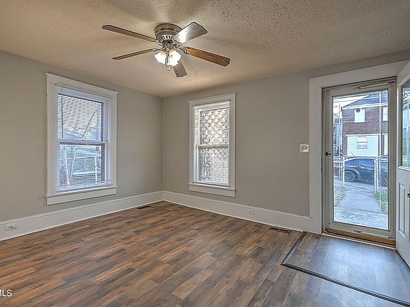 5th image of 301 Childress St