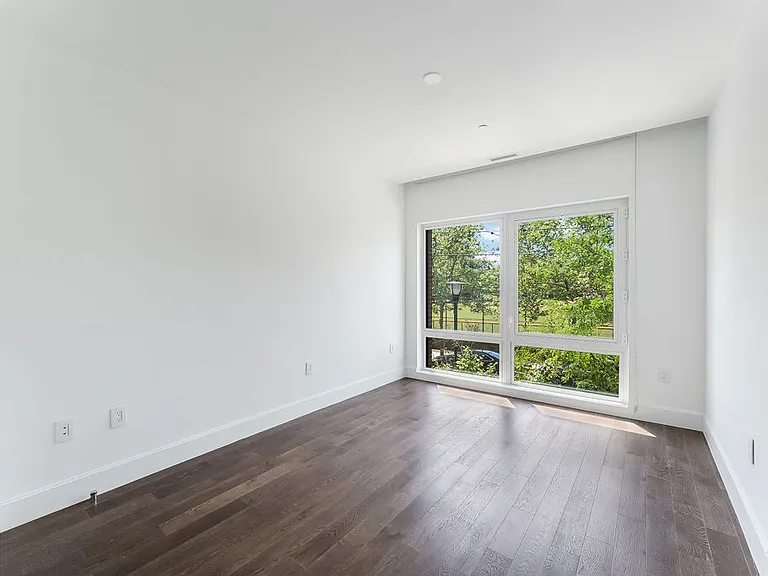 372 9th Luxury Rentals — Photo 54