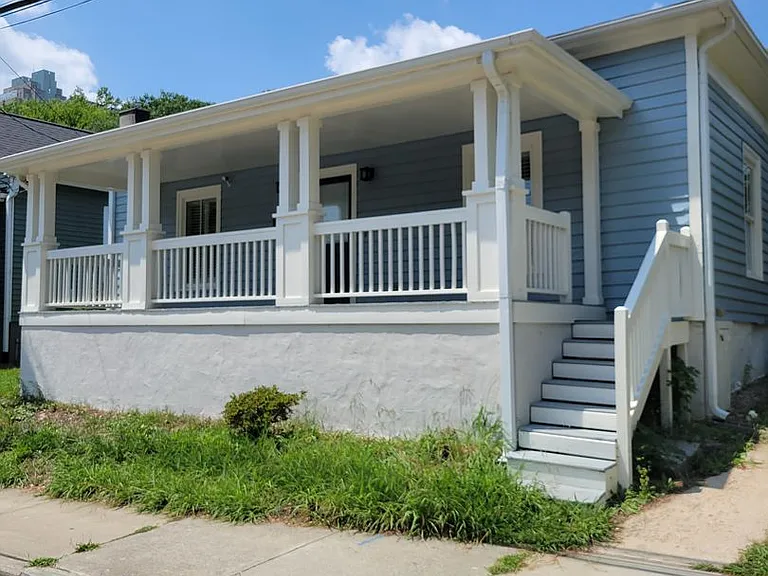 219 E South St — Photo 1