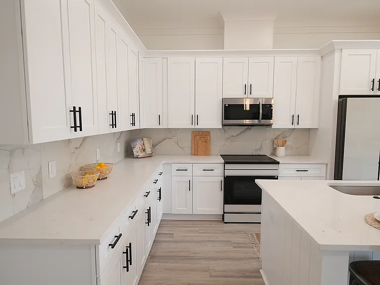 2047 Forest Ave — Photo 15