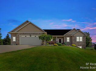 3621 Canyon Run Dr, Hudsonville, MI 49426