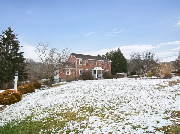 39 Fox Run Rd, Bellingham, MA 02019