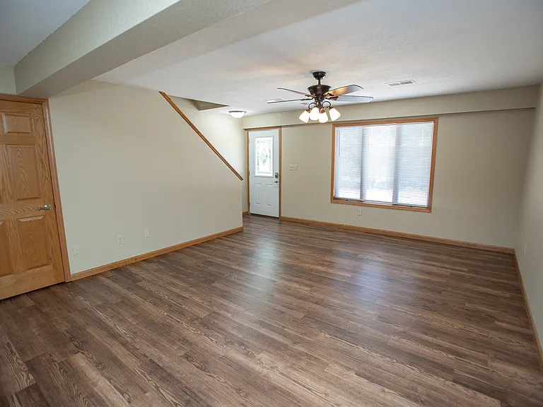 1015 Madison St E — Photo 9