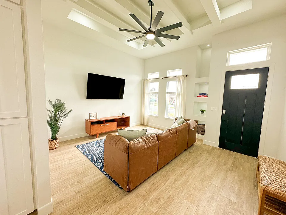 1 Augusta Dr