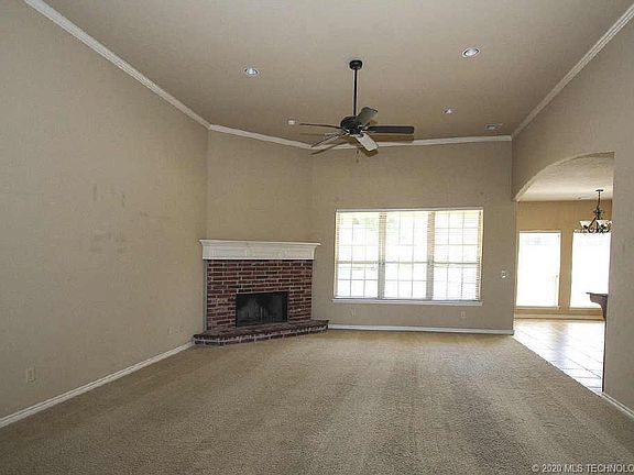 5th image of 4020 W Twin Oaks St