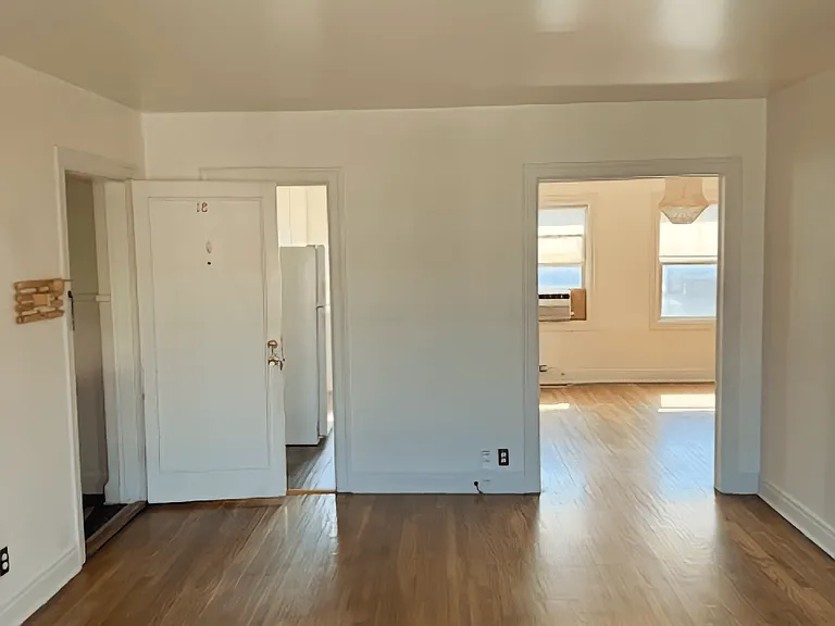 Broadway Apartments — Photo 4