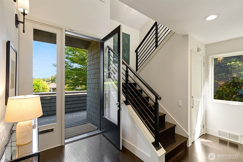 5th image of 1819 39th Avenue E