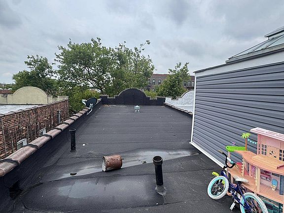 3rd image of 105 Rockaway Pkwy