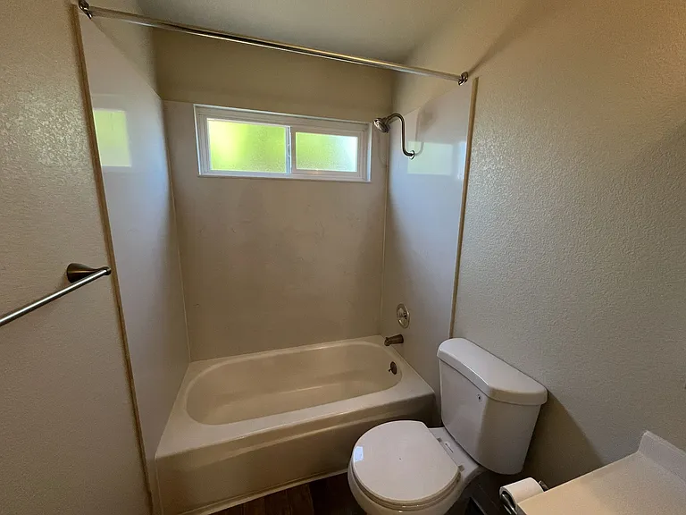 6415-6417 San Stefano St — Photo 27