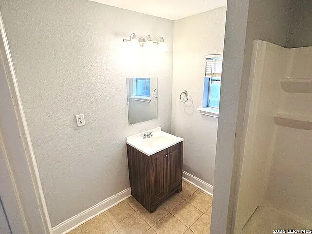 2 bed, 1.0 bath, 1021 sqft, $1,470 — Photo 3