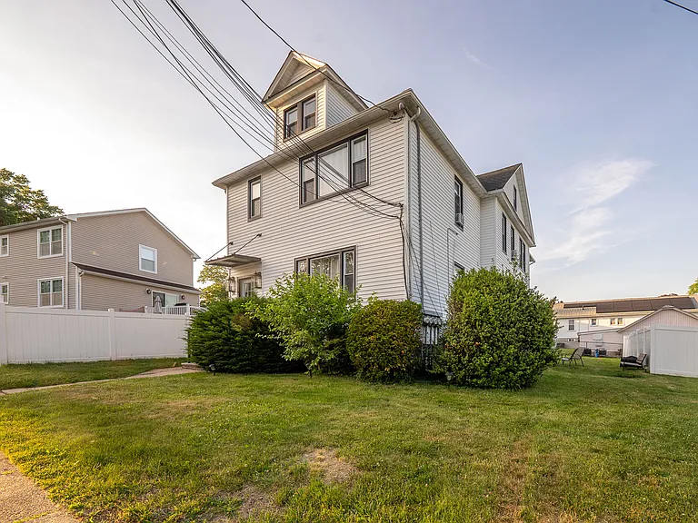 38 Lionel St #2 — Photo 14