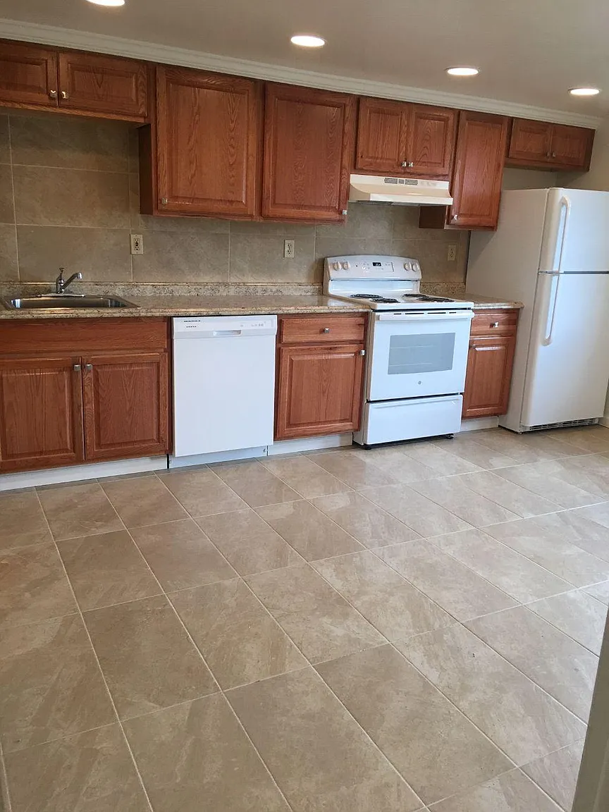 3102 Mary St APT B photo 1