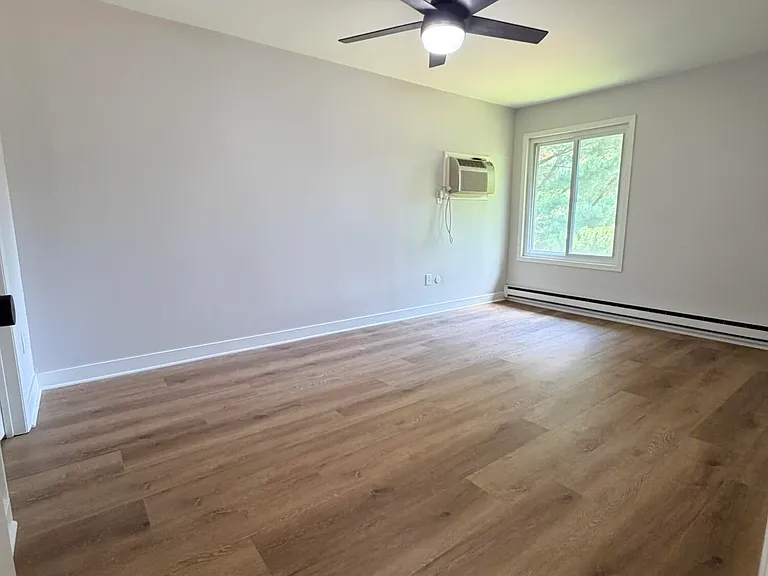 147 Amberly Dr #H — Photo 6