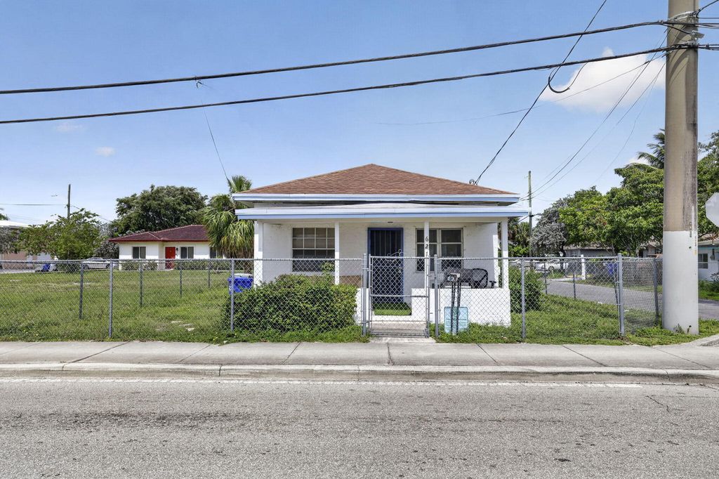 621 NW 3rd Avenue, photo 3