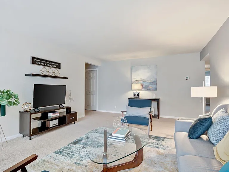 Willow Run at Mark Center Apartment Homes — Photo 8